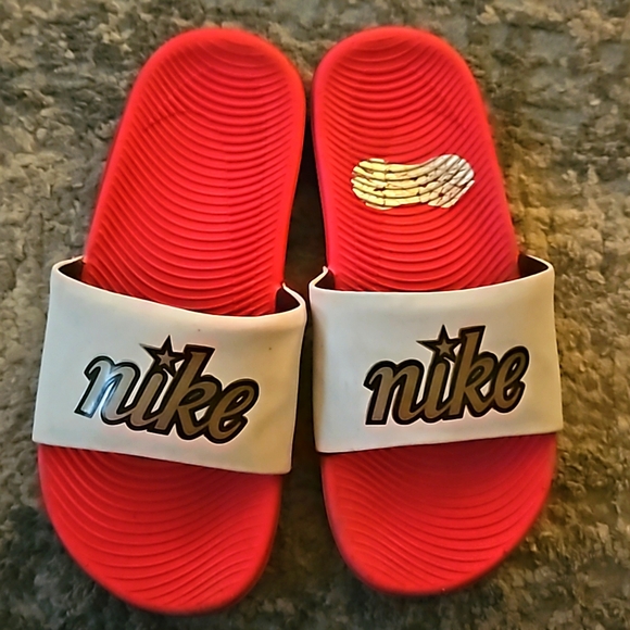 Girls Nike slides - Picture 1 of 4